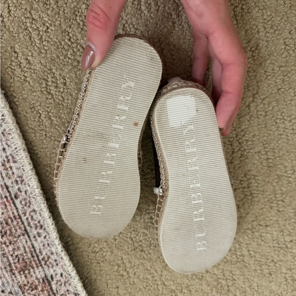 Burberry toddler size 25 espadrilles - Picture 3 of 4